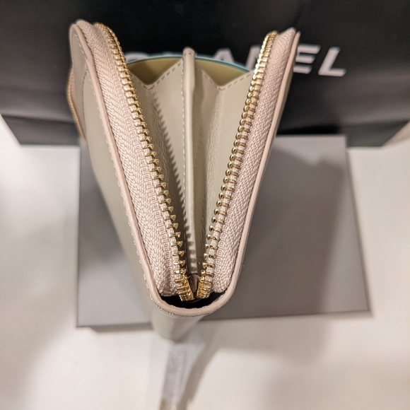 SOLD 💯 Lancaster Paris Nude Zipper Wallet NIB $240 - Picture 7 of 16